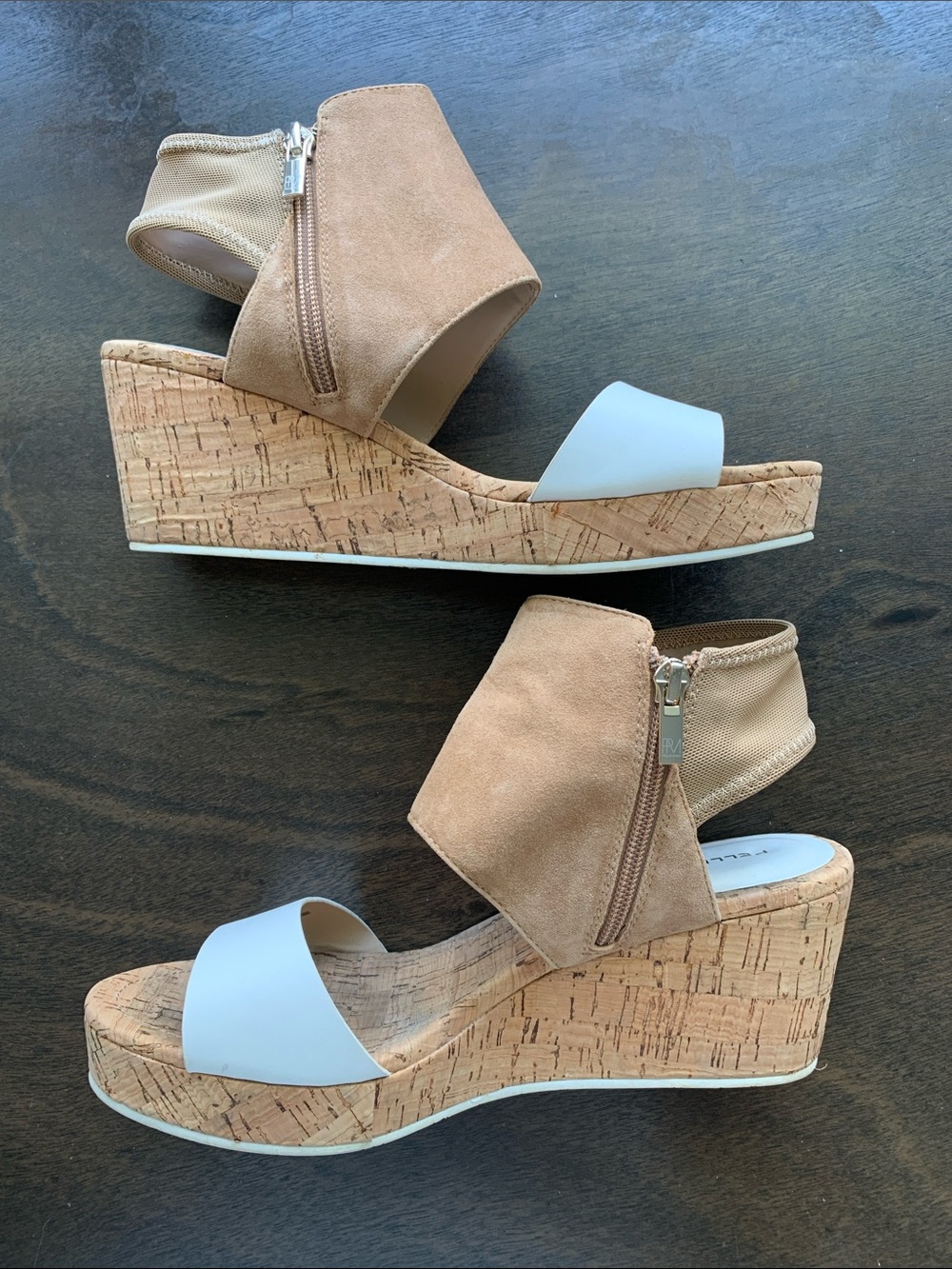 Pelle Moda Lightweight Cork Wedge Sandals Size 9 Tan and White